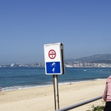 <div align="left"><font size="2"> Einige Rätsel gibt die Verwaltung auf: Was soll uns dieses Schild mitteilen?<p><br />Kein Radweg?<p><br />Ein Radweg nur für Rennfahrer?<p><br />Ein Radweg nur für schnelle Radler und mitsprintende Läufer?<p><br />Jedenfalls werden solche Schilder allerseits ignoriert...<br /><br />
